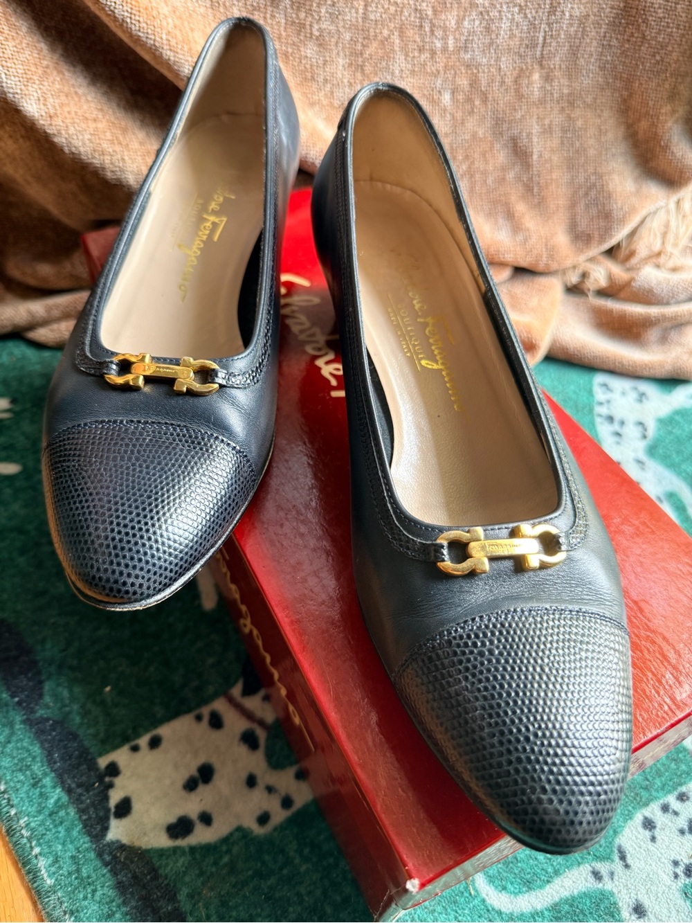 Salvatore Ferragamo Scurita Black Leather Gancini Pumps 8B w/ Original Box - Picture 3 of 8